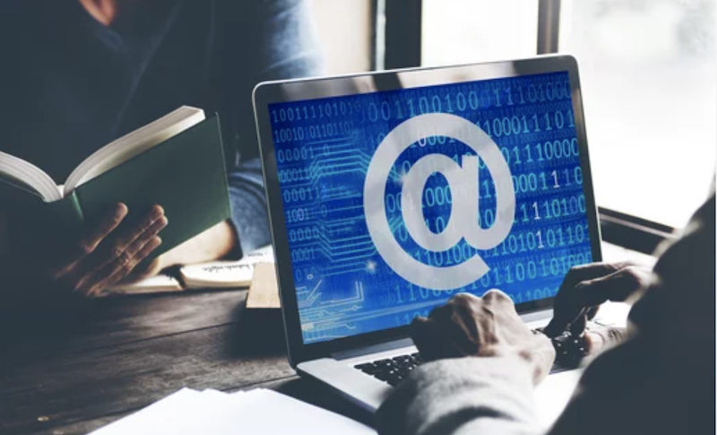 ドメイン変更によるSEOへの影響のアイキャッチ